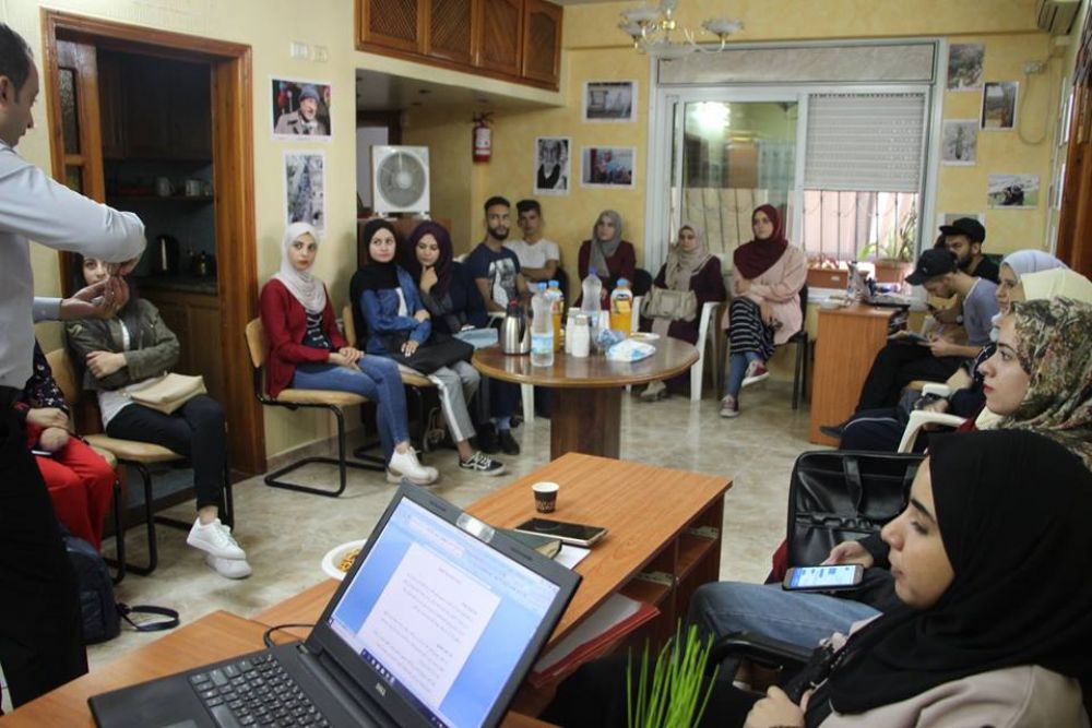 "يبوس" تقدم المهارات البحثية لـ 26 طالباً جامعياً في نابلس
